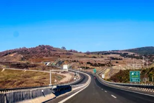 Ε65: Παραδίδεται ολόκληρος ο αυτοκινητόδρομος – Σε πλήρη λειτουργία τα 182 χιλιόμετρα του άξονα Κεντρικής Ελλάδας