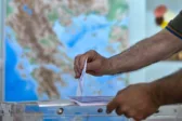 Δημοσκόπηση Interview: Στις 12 μονάδες η ψαλίδα ΝΔ–ΕΛΑΣ, «εκλογές τώρα» λέει το 51%