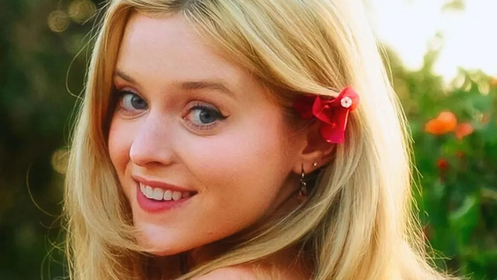 Elle Woods: Η «ροζ» ηρωίδα που επιστρέφει γιατί δεν έμαθε ποτέ να μικραίνει τον εαυτό της Elle Woods: Η «ροζ» ηρωίδα που επιστρέφει γιατί δεν έμαθε ποτέ να μικραίνει τον εαυτό της