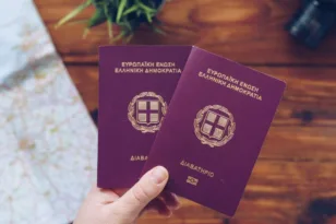Gov.gr Wallet: Το ελληνικό διαβατήριο μπαίνει στο κινητό – Τι αλλάζει από σήμερα