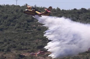 Συναγερμός στον Τύρναβο: Επίγεια και εναέρια μάχη με τις φλόγες – Drone «σαρώνει» το μέτωπο
