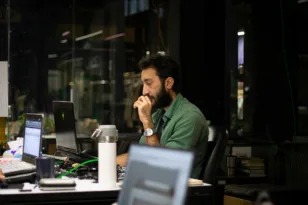 Η ΑΙ ψάχνει… ανθρώπους: Διεθνής έρευνα αποκαλύπτει το μεγάλο έλλειμμα της ψηφιακής εποχής