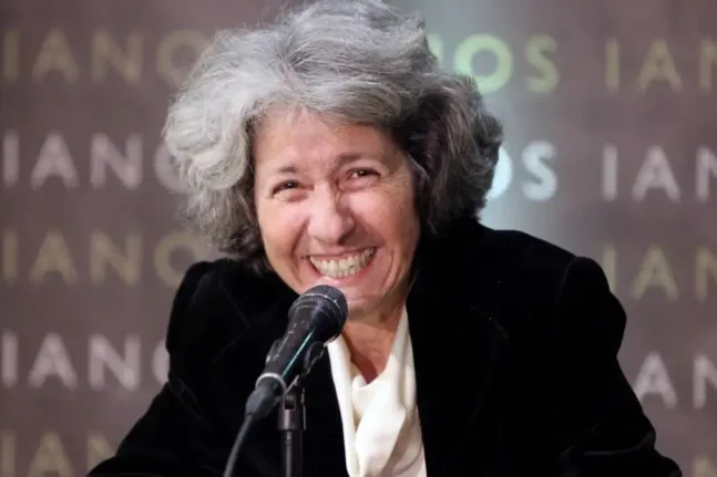 Έρη Ρίτσου για Χατζιδάκι–Μητσιά: «Ο πατέρας μου δεν έγραψε ποίηση για να έχω εγώ προίκα»