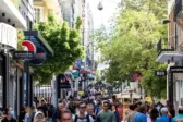 Τα νοικοκυριά ξόδεψαν 40,4 δισ. ευρώ με διαθέσιμο εισόδημα 39,13 δισ. – «Βουτιά» στην αποταμίευση