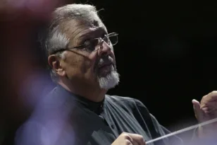 Ο Βύρων Φιδετζής στην «Π»: «Η Πάτρα πρέπει να αποκτήσει κρατική ορχήστρα»