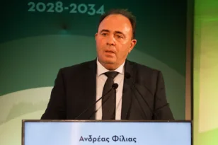 Δεν πήρε απάντηση ο Φίλιας στο ερώτημα για τις Περιφέρειες