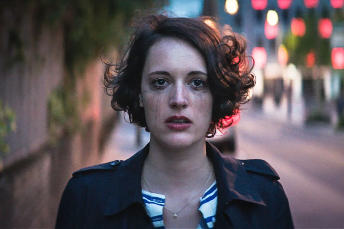 10 χρόνια «Fleabag»: Η σειρά που έσπασε το καλούπι και η τηλεόραση προσπάθησε να την κάνει συνταγή