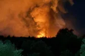 Συναγερμός στο Αγρίνιο: Μεγάλη φωτιά σε εργοστάσιο ελιών στην Ερμίτσα