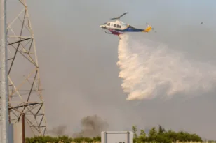 Φωτιά τώρα στη Θεσσαλονίκη: Δύο ελικόπτερα στη Νέα Κερασιά – Σπίτια κοντά στο μέτωπο