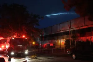 Ερωτηματικά και απαντήσεις για την καταστροφική πυρκαγιά στο παλιό κτίριο του Θεάτρου Μπάντμιντον στο Μητροπολιτικό Πάρκο Γουδή, ΦΩΤΟ