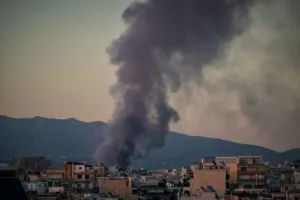 Ερωτηματικά και απαντήσεις για την καταστροφική πυρκαγιά στο παλιό κτίριο του Θεάτρου Μπάντμιντον στο Μητροπολιτικό Πάρκο Γουδή, ΦΩΤΟ