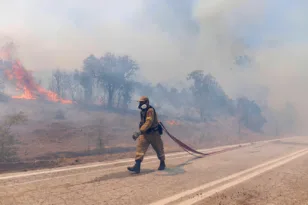 «Έπεσαν ηρωικά»: Το συγκλονιστικό αντίο στους δύο πυροσβέστες που χάθηκαν στο Ρέθυμνο