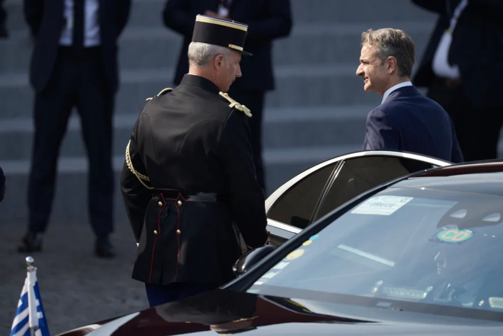 Ιστορικές στιγμές στο Παρίσι: Ελληνικά στρατεύματα και Rafale στην παρέλαση για την Ημέρα της Βαστίλης ΦΩΤΟ Ιστορικές στιγμές στο Παρίσι: Ελληνικά στρατεύματα και Rafale στην παρέλαση για την Ημέρα της Βαστίλης ΦΩΤΟ