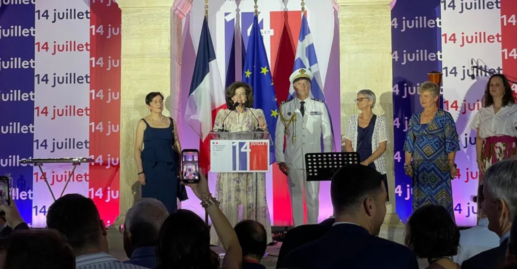 Σε κλίμα συγκίνησης η εθνική εορτή της Γαλλίας στην Αθήνα ΦΩΤΟ Σε κλίμα συγκίνησης η εθνική εορτή της Γαλλίας στην Αθήνα ΦΩΤΟ