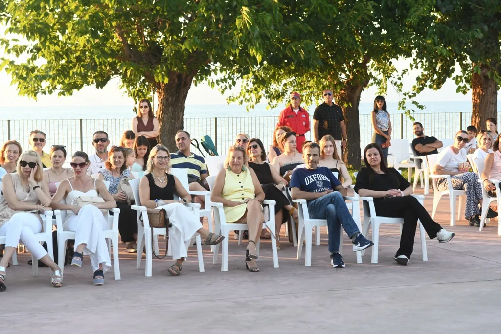 Ροΐτικα: «Μια βαλίτσα γεμάτη όνειρα» στη γιορτή της Παιδικής Κατασκήνωσης του Δήμου Πατρέων ΦΩΤΟ Ροΐτικα: «Μια βαλίτσα γεμάτη όνειρα» στη γιορτή της Παιδικής Κατασκήνωσης του Δήμου Πατρέων ΦΩΤΟ