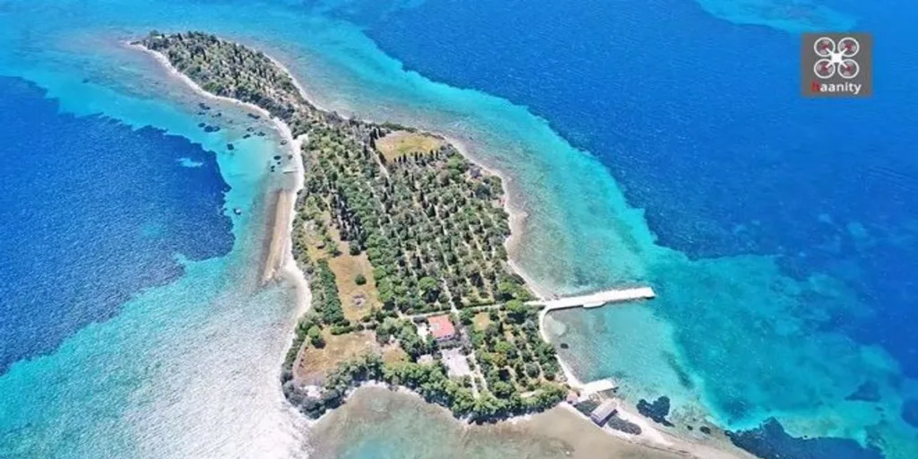 Όταν τα «Σκαθάρια» μαγεύτηκαν από την Ερέτρια: Ποιο ήταν το ελληνικό νησί που ήθελαν να αγοράσουν τοn Ιούλιο του 1967 Όταν τα «Σκαθάρια» μαγεύτηκαν από την Ερέτρια: Ποιο ήταν το ελληνικό νησί που ήθελαν να αγοράσουν τοn Ιούλιο του 1967