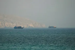 Συναγερμός στα Στενά του Ορμούζ: Μειώνονται οι διελεύσεις δεξαμενόπλοιων LNG και πετρελαίου