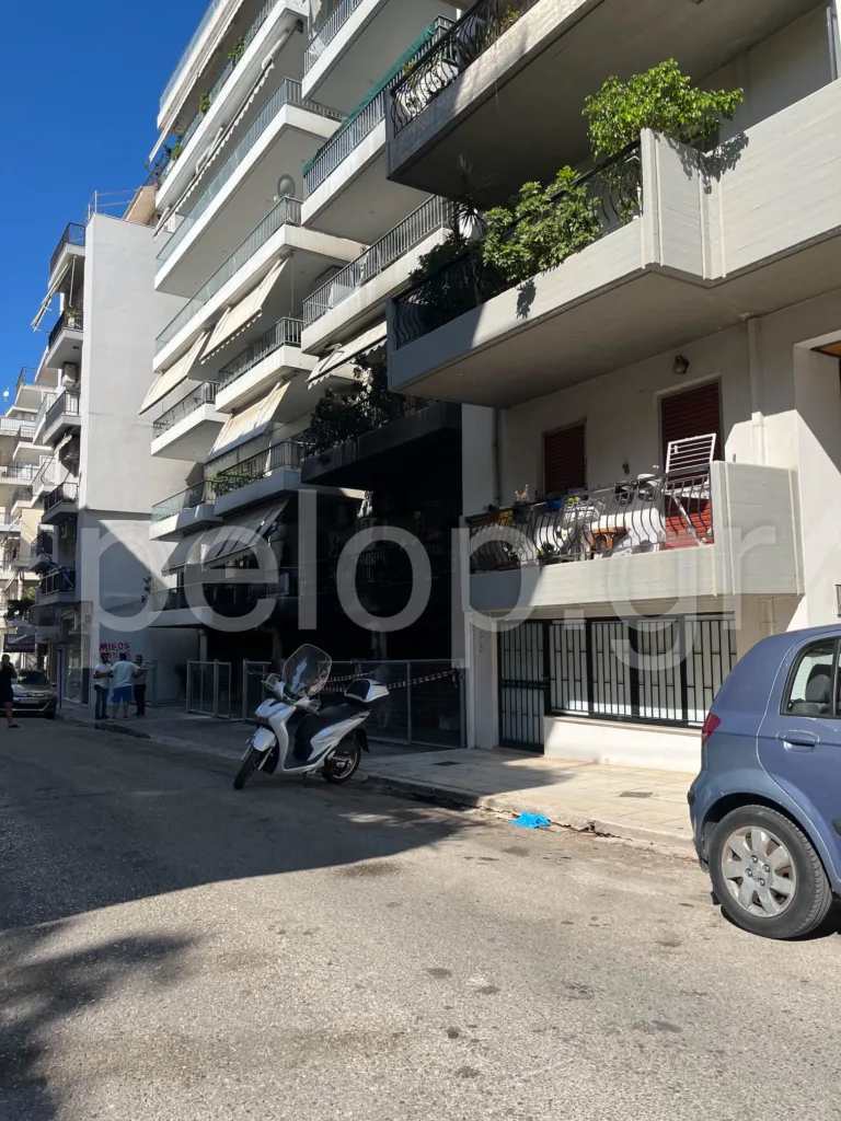 Νέος εμπρησμός σε όχημα στην Πάτρα; - Φωτιά σε πυλωτή, παραλίγο να καούν όπως στη Θεσσαλονίκη