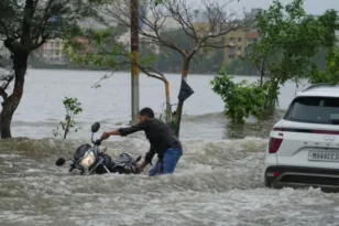 Ινδία: Φονικές πλημμύρες σε περιφέρειες, 25 άτομα έχασαν την ζωή τους