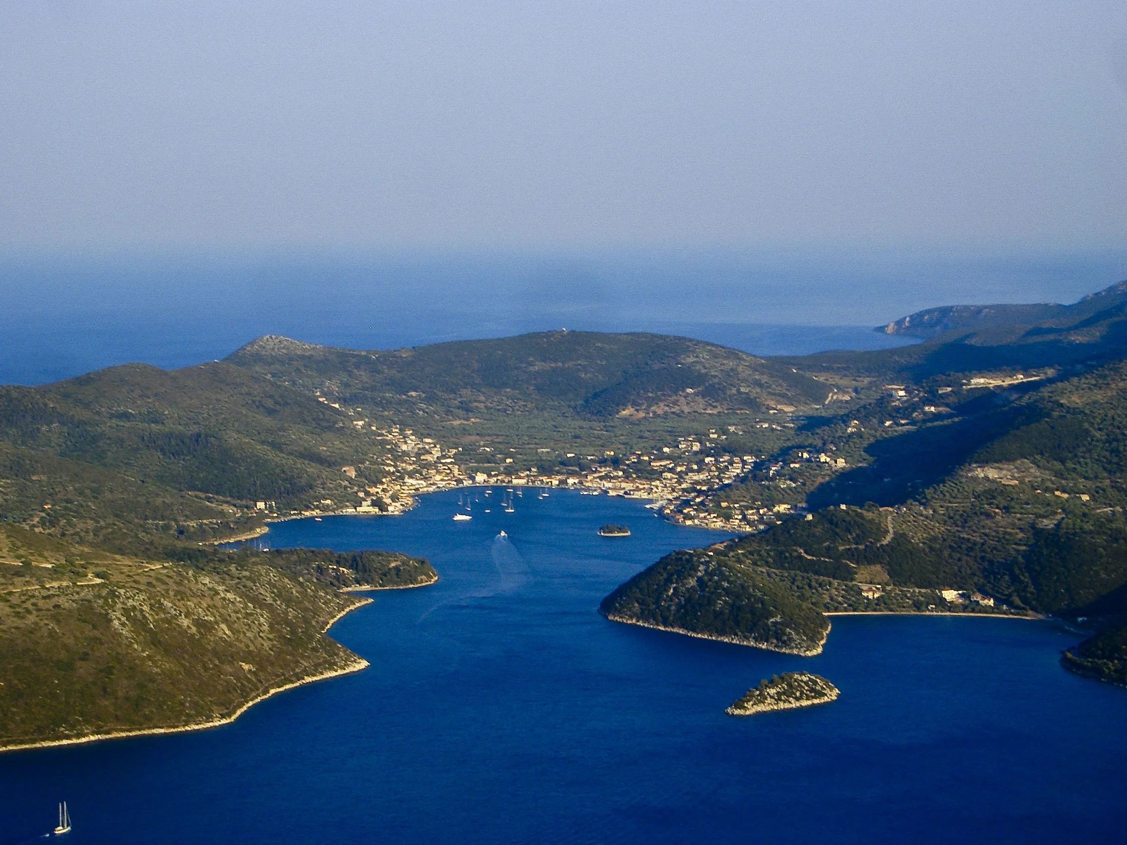 Ιθάκη: Το νησί που σε κάνει να ξεχάσεις τι σημαίνουν βιαστικές διακοπές Ιθάκη: Το νησί που σε κάνει να ξεχάσεις τι σημαίνουν βιαστικές διακοπές