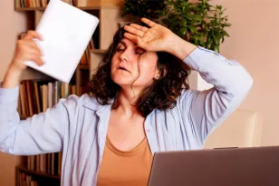 Έρευνα: Ο καύσωνας βαραίνει και την ψυχή – Η αθέατη απειλή πίσω από άγχος, αϋπνία και κατάθλιψη