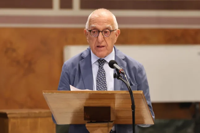 Κηδεία Μάρως Κοντού: «Αντί για καλημέρα, σου λέω οριστικά καληνύχτα» – Ο επικήδειος Κακλαμάνη που ράγισε τη Μητρόπολη και αποχαιρέτησε 30 χρόνια φιλίας