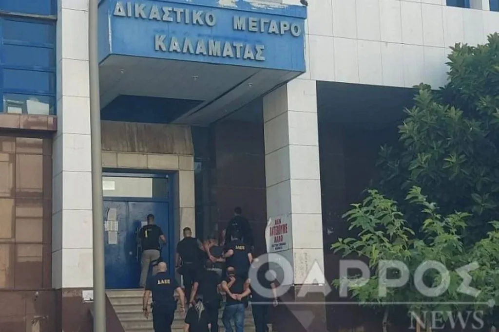 Το μυστικό που «έκαψε» τους εμπρηστές της Μεσσηνίας - Στον ανακριτή οι τρεις συλληφθέντες Το μυστικό που «έκαψε» τους εμπρηστές της Μεσσηνίας - Στον ανακριτή οι τρεις συλληφθέντες