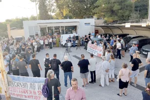 Πάτρα: Συγκέντρωση διαμαρτυρίας για τη λειτουργία του Καραμανδανείου – Αίτημα ενίσχυσης