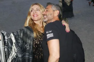 «Ήμουν ένα δειλό παιδί που δεν ήθελε να εκτεθεί» η Σμαράγδα Καρύδη για τη ζωή της και τον Θοδωρή Αθερίδη