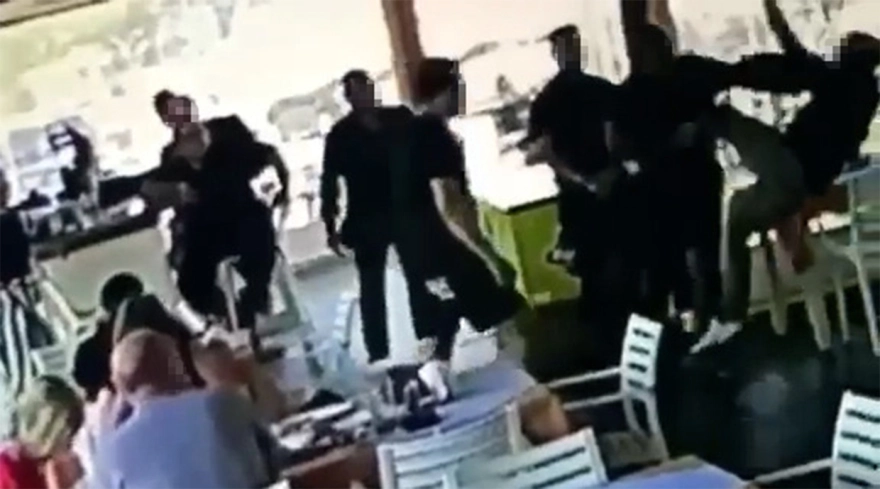 «Μαφία των Χανίων»: Βίντεο-ντοκουμέντο με άγριο ξυλοδαρμό σε εστιατόριο «Μαφία των Χανίων»: Βίντεο-ντοκουμέντο με άγριο ξυλοδαρμό σε εστιατόριο