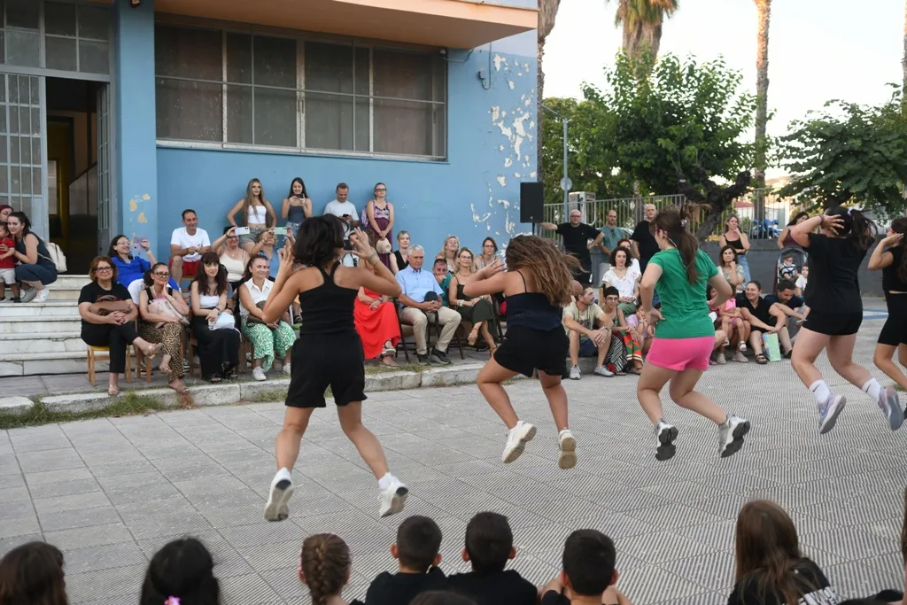 Πάτρα: Τα παιδιά του ΚΔΑΠ Δροσιάς γέμισαν χρώματα την καλοκαιρινή τους γιορτή ΦΩΤΟ