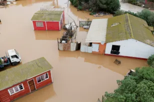 Φονικές πλημμύρες στη Χιλή: 13 νεκροί, 7 αγνοούμενοι και δεκάδες χιλιάδες αποκλεισμένοι