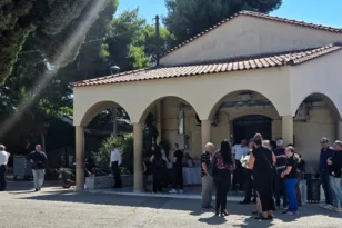 Θλίψη και οργή στην κηδεία του 73χρονου δικηγόρου Σταύρου Γεωργίου – Το τελευταίο «αντίο» στη Νίκαια