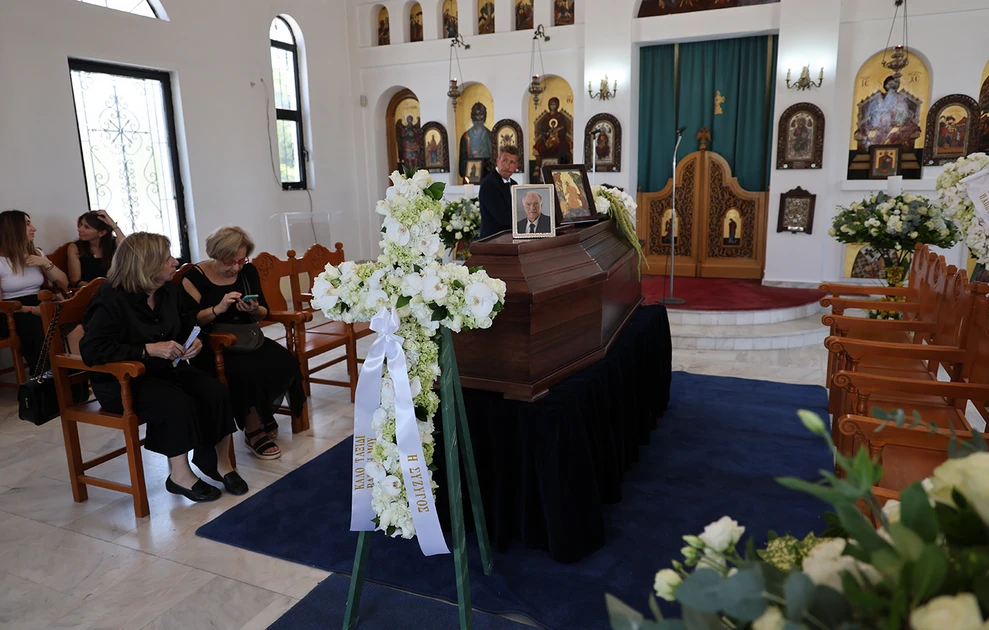 Το τελευταίο αντίο στον Βασίλη Λεβέντη – Συγκινεί ο Μάριος Γεωργιάδης: «Ήταν παραπάνω από πατέρας για μένα» Το τελευταίο αντίο στον Βασίλη Λεβέντη – Συγκινεί ο Μάριος Γεωργιάδης: «Ήταν παραπάνω από πατέρας για μένα»