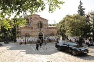 Μαίρη Λίντα: Σε κλίμα συγκίνησης το τελευταίο «αντίο» στη σπουδαία ερμηνεύτρια