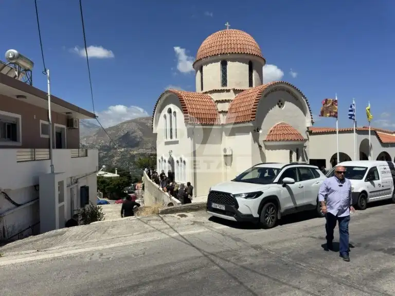 Ρέθυμνο: Γονάτισε το Αμάρι στο τελευταίο αντίο στον 25χρονο Παντελή Διαμαντάκη ΒΙΝΤΕΟ