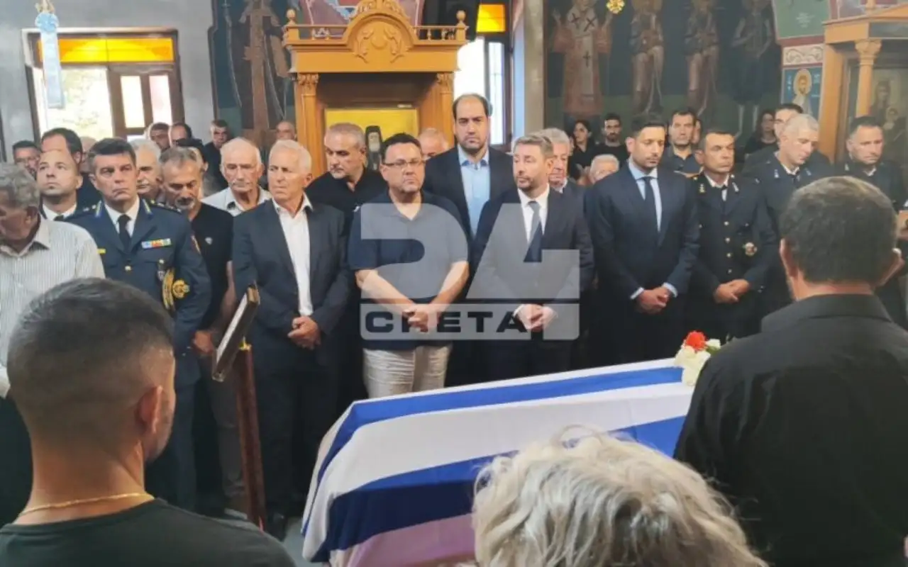 Ρέθυμνο: Το τελευταίο αντίο στον 58χρονο πυροσβέστη Μανώλη Στρατιδάκη Ρέθυμνο: Το τελευταίο αντίο στον 58χρονο πυροσβέστη Μανώλη Στρατιδάκη