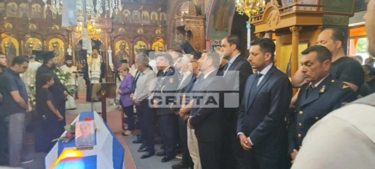 Ρέθυμνο: Το τελευταίο αντίο στον 58χρονο πυροσβέστη Μανώλη Στρατιδάκη Ρέθυμνο: Το τελευταίο αντίο στον 58χρονο πυροσβέστη Μανώλη Στρατιδάκη
