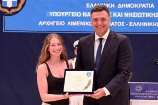 Η Πατρινή ναυαγοσώστρια-ηρωίδα της Κεφαλονιάς βραβεύτηκε από τον Κικίλια