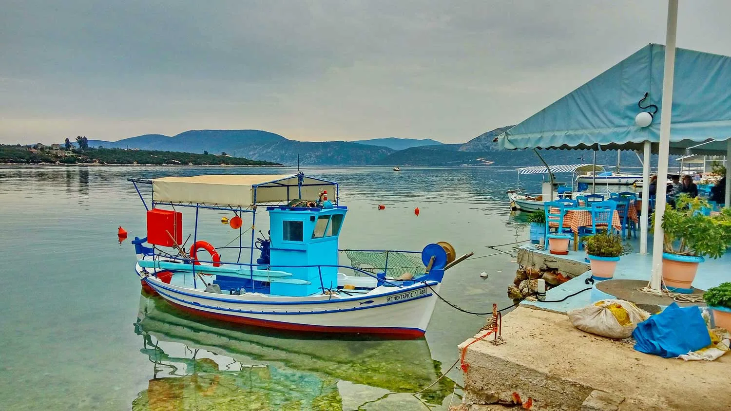 Πού να πας στην Πελοπόννησο για θάλασσα, βόλτα και φαγητό δίπλα στο κύμα