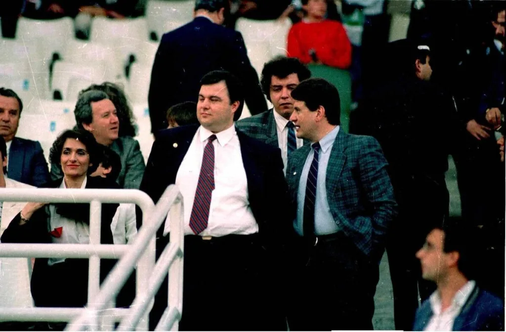 Σαν σήμερα το ’89: Ο Ανδρέας, ο Κοσκωτάς και τα πρωτοσέλιδα της «κάθαρσης» Σαν σήμερα το ’89: Ο Ανδρέας, ο Κοσκωτάς και τα πρωτοσέλιδα της «κάθαρσης»