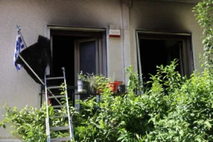 Η φονική φωτιά στο διαμέρισμα στα Πατήσια ξεκίνησε από την κουζίνα