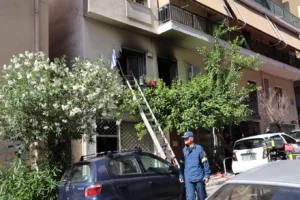 Η φονική φωτιά στο διαμέρισμα στα Πατήσια ξεκίνησε από την κουζίνα