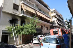 Η φονική φωτιά στο διαμέρισμα στα Πατήσια ξεκίνησε από την κουζίνα