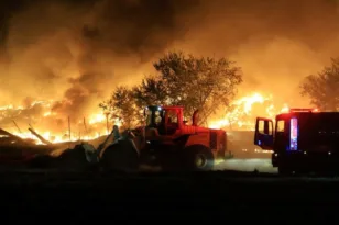 Λάρισα: Πύρινη κόλαση σε μονάδα ανακύκλωσης – Ολονύχτια μάχη με καπνούς και εκρήξεις ΦΩΤΟ-ΒΙΝΤΕΟ
