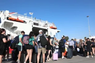 Το πρώτο κύμα αδειούχων του Ιουλίου και η έξοδος των Αθηναίων