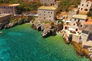 Το απόλυτο summer roadtrip από την άγρια Μάνη στην καστροπολιτεία της Μονεμβασίας