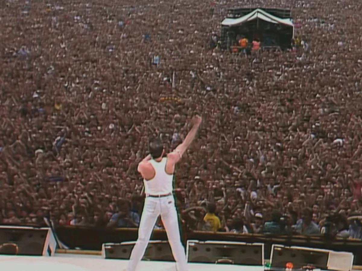 Live Aid: Η μέρα που οι Queen σταμάτησαν τον κόσμο για 20 λεπτά Live Aid: Η μέρα που οι Queen σταμάτησαν τον κόσμο για 20 λεπτά