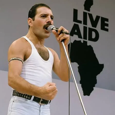 Live Aid: Η μέρα που οι Queen σταμάτησαν τον κόσμο για 20 λεπτά Live Aid: Η μέρα που οι Queen σταμάτησαν τον κόσμο για 20 λεπτά