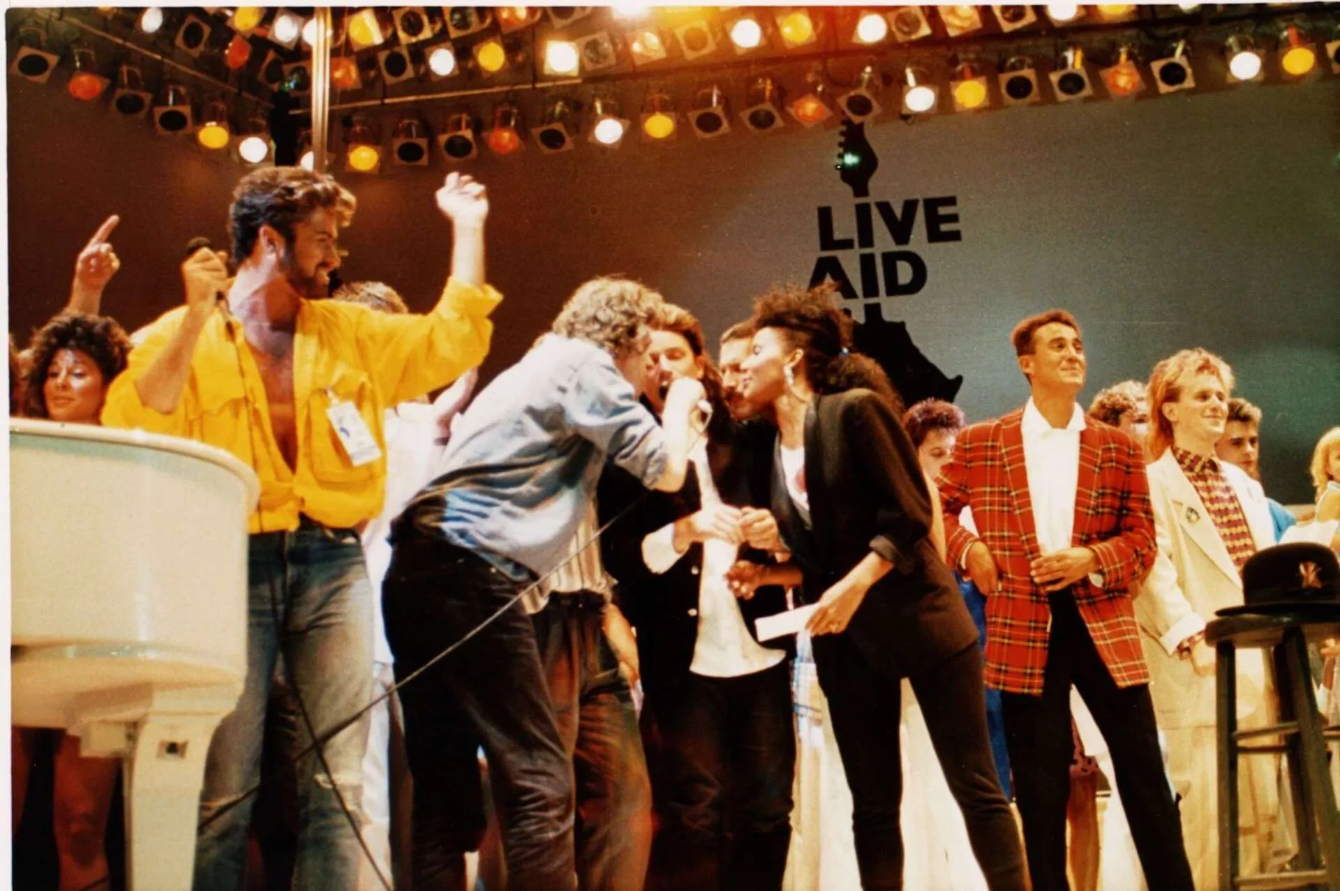 Live Aid: Η μέρα που οι Queen σταμάτησαν τον κόσμο για 20 λεπτά Live Aid: Η μέρα που οι Queen σταμάτησαν τον κόσμο για 20 λεπτά